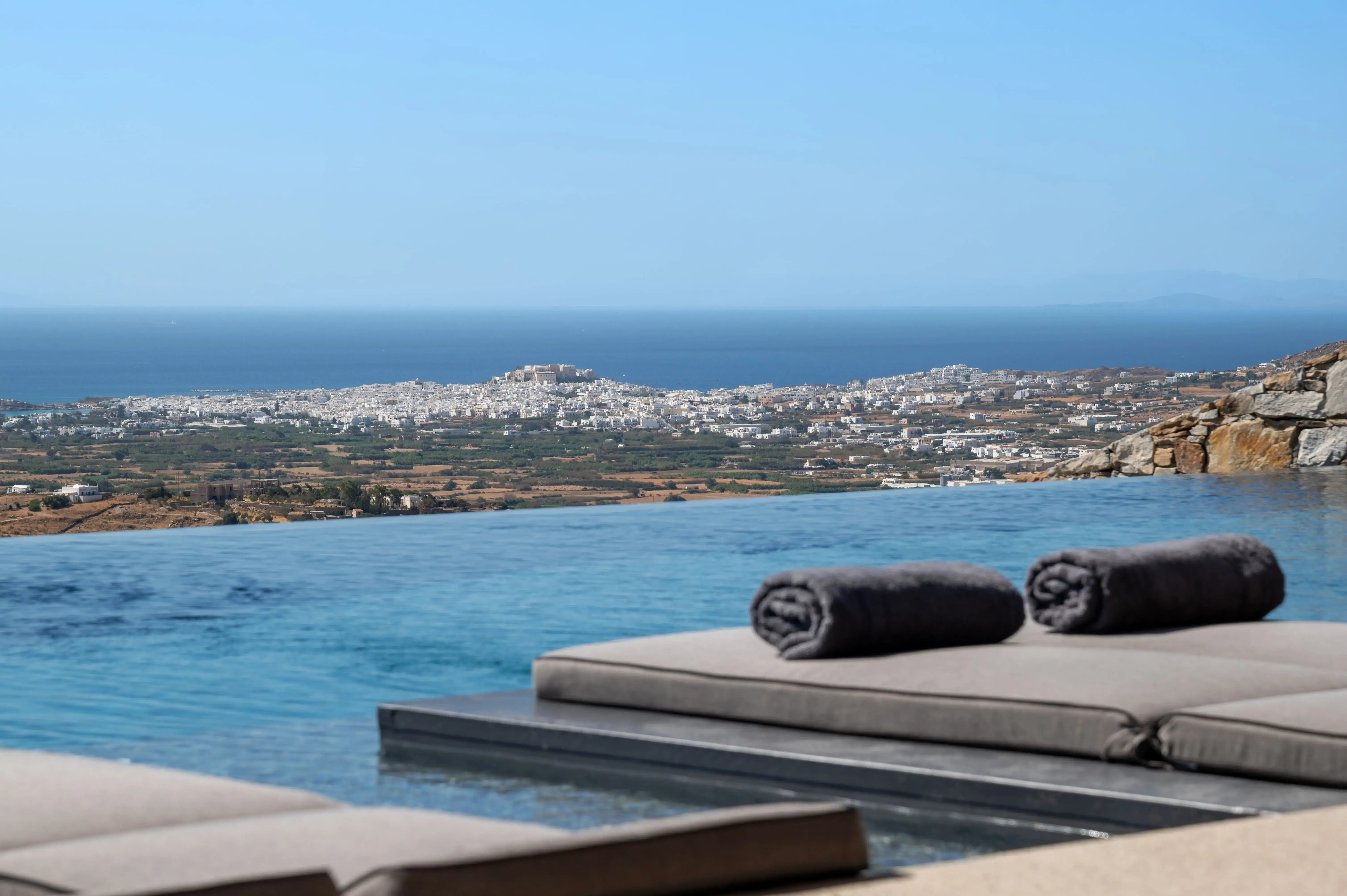 Main photo with view to Naxos Chora